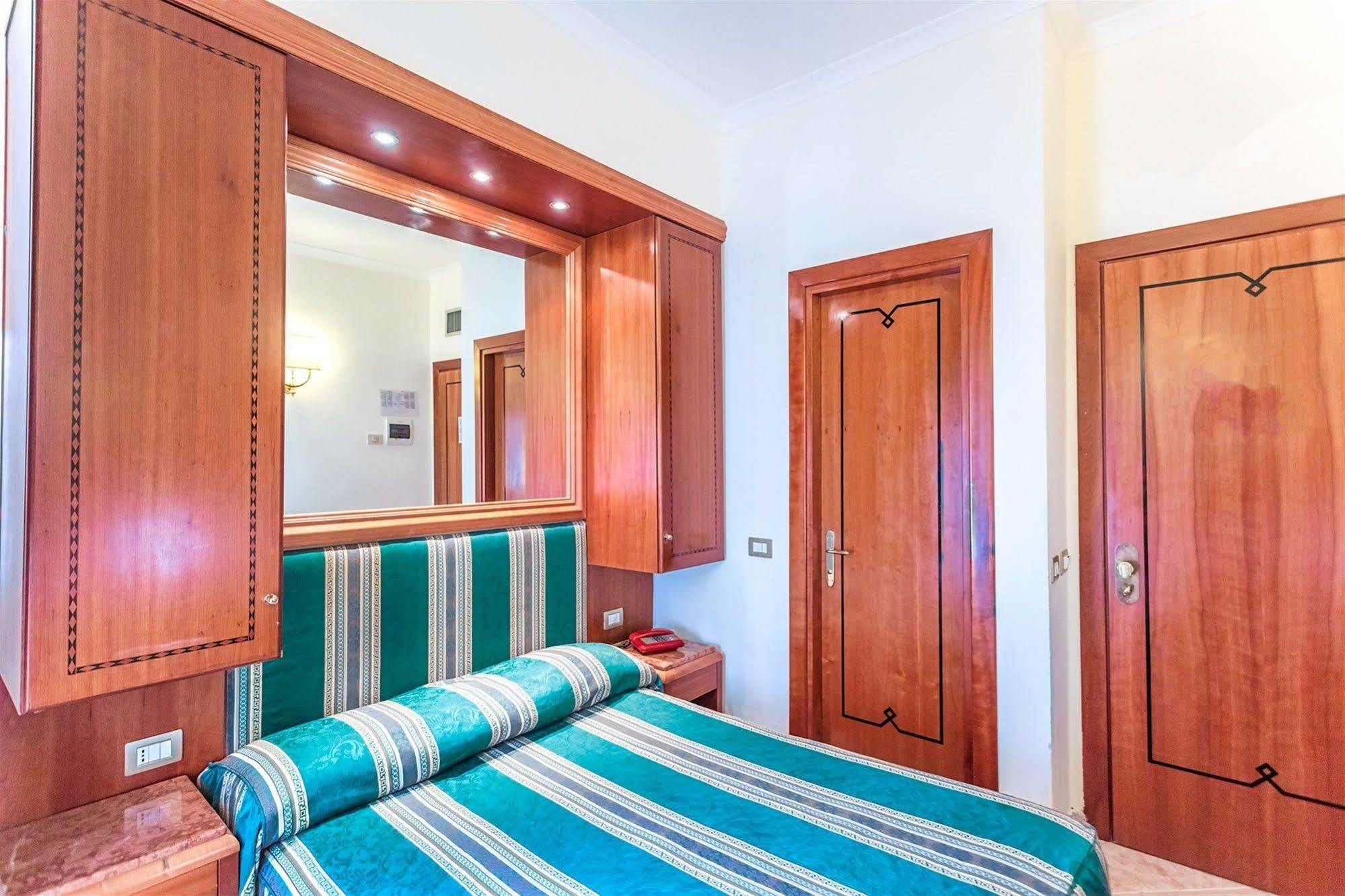 Raeli Hotel Floridia Rome Bagian luar foto