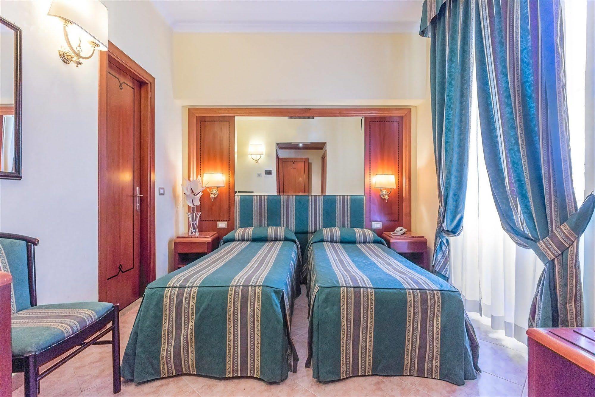 Raeli Hotel Floridia Rome Bagian luar foto